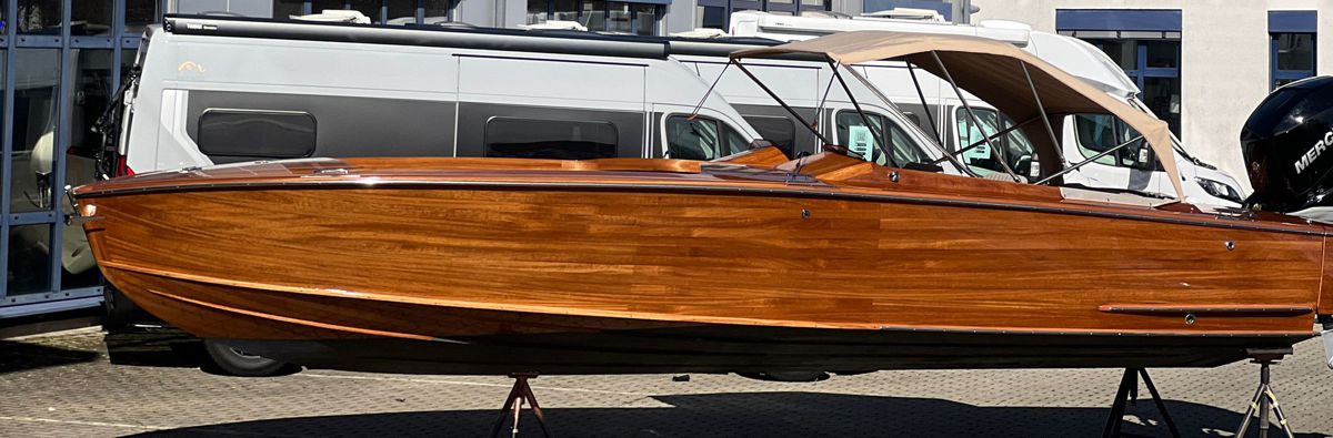 Luxusboot in Holz