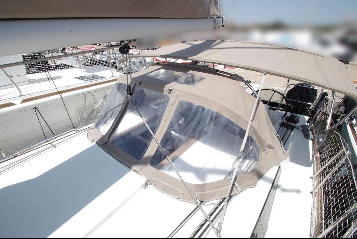 Segelyacht Jeanneau außen