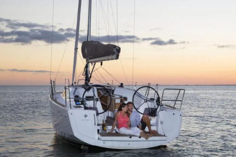 Segelyacht Jeanneau von achtern
