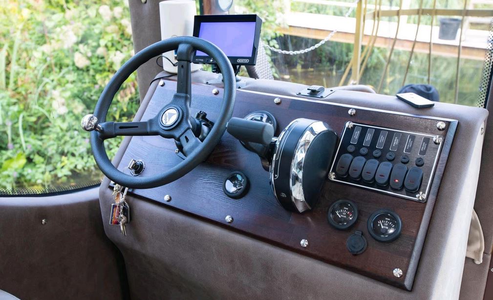Hausboot im Vintage-Look - Steuerstand