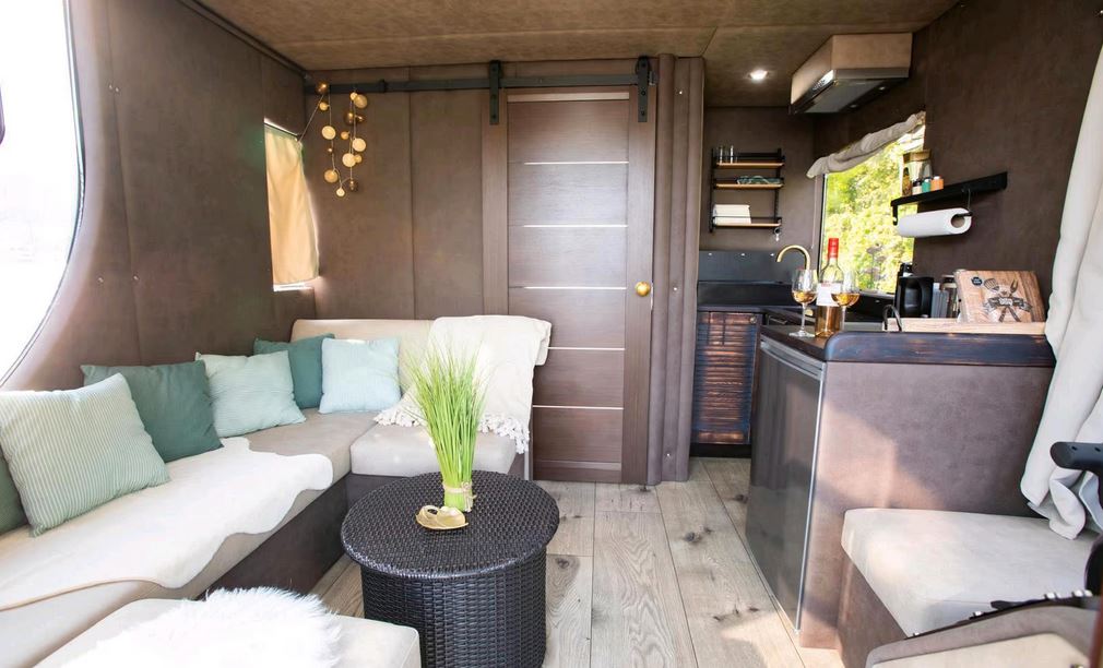 Hausboot im Vintage-Look - Küche und Wohnzimmer