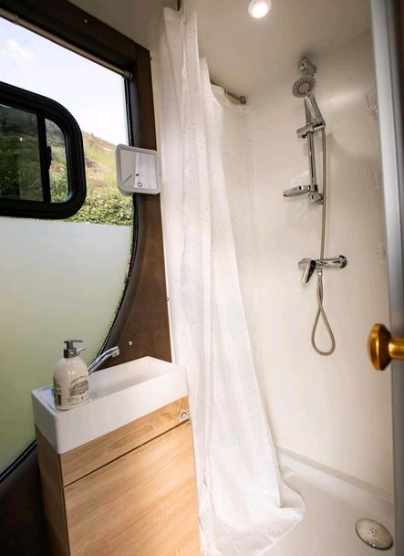 Hausboot im Vintage-Look - Dusche