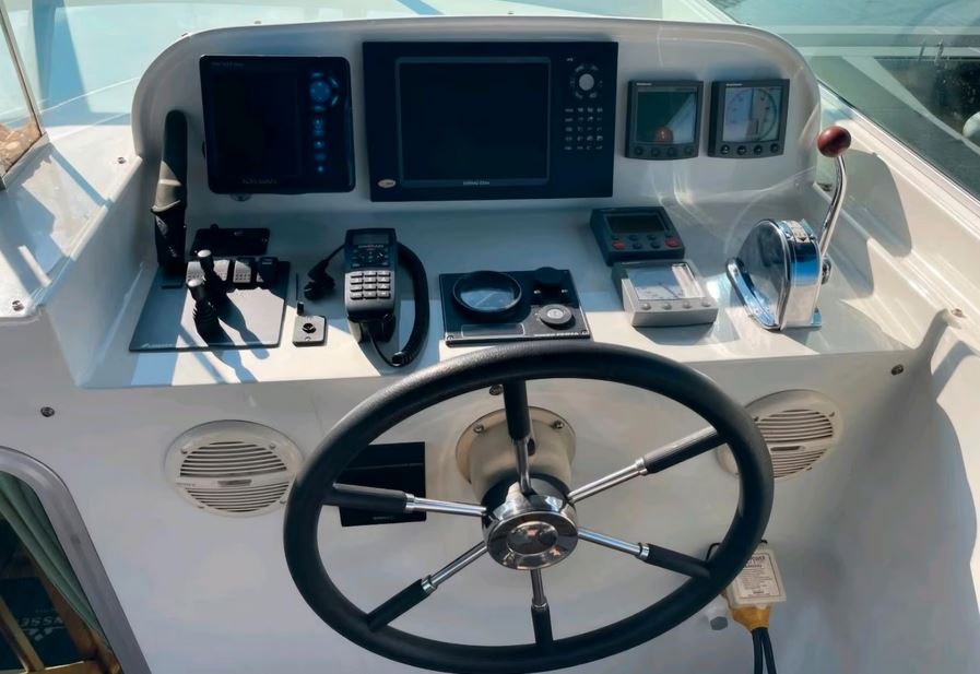 Linssen Yacht Grand Sturdy 410 AC von Mosel-Yachting - Steuerstand außen