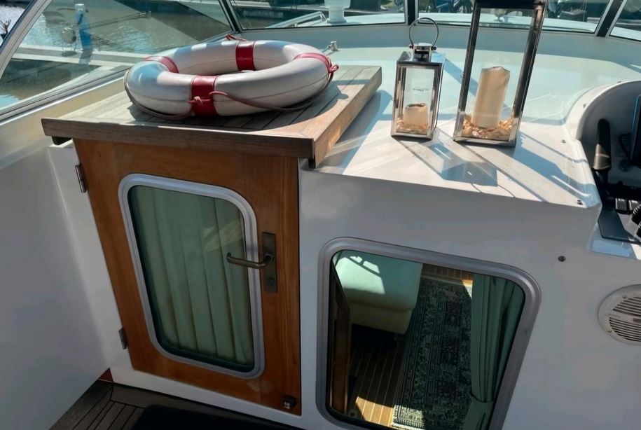 Linssen Yacht Grand Sturdy 410 AC von Mosel-Yachting - Außenplatz unter der Persenning
