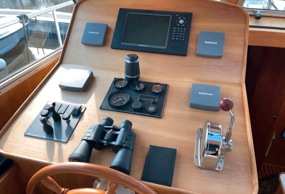 Linssen Yacht Grand Sturdy 410 AC von Mosel-Yachting - Steuerstand innen
