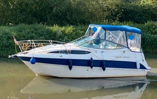 Bayliner 245 Ciera Sunbridge auf dem Wasser - zu kaufen über Mosel Yachting