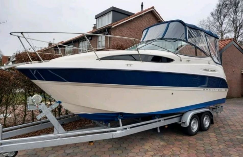 Bayliner 245 Ciera Sunbridge auf dem Trailor - zu kaufen über Mosel Yachting