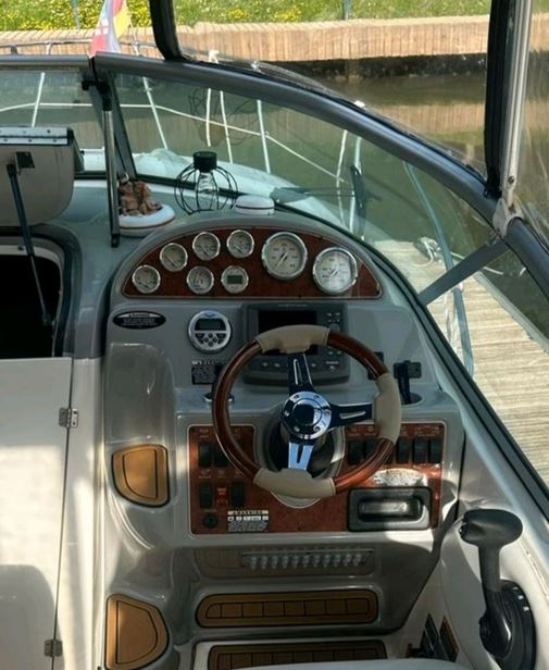 Bayliner 245 Ciera Sunbridge Steuerstand- zu kaufen über Mosel Yachting