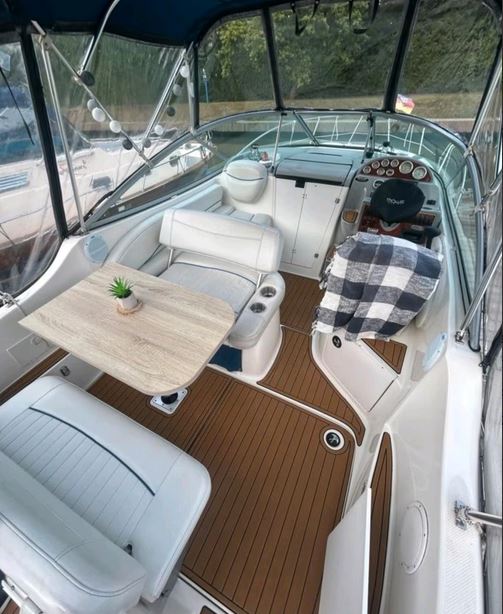 Bayliner 245 Ciera Sunbridge Außensitzflächen unter der Persenning - zu kaufen über Mosel Yachting