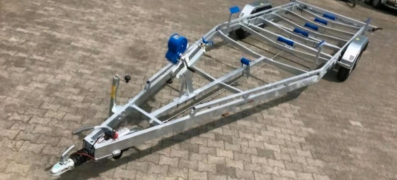 Trailor für die Bayliner 245 Ciera Sunbridge - zu kaufen über Mosel Yachting