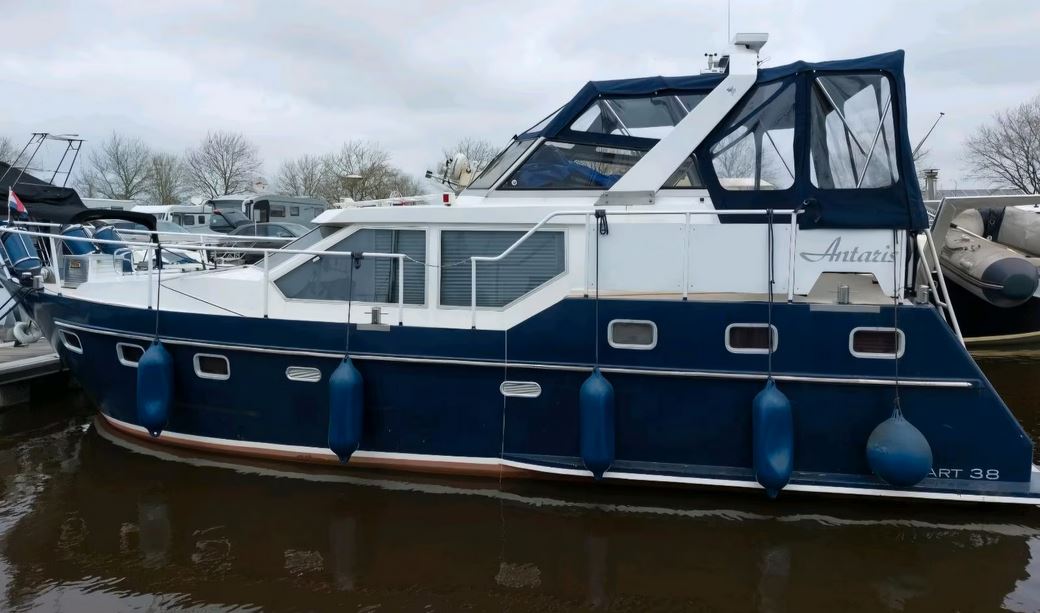 Motoryacht Dollart 1050 bei Mosel-Yachting - Gesamtansicht