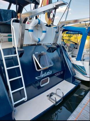Motoryacht Dollart 1050 bei Mosel-Yachting - Außenansicht, Badeplattform mit Badeleiter