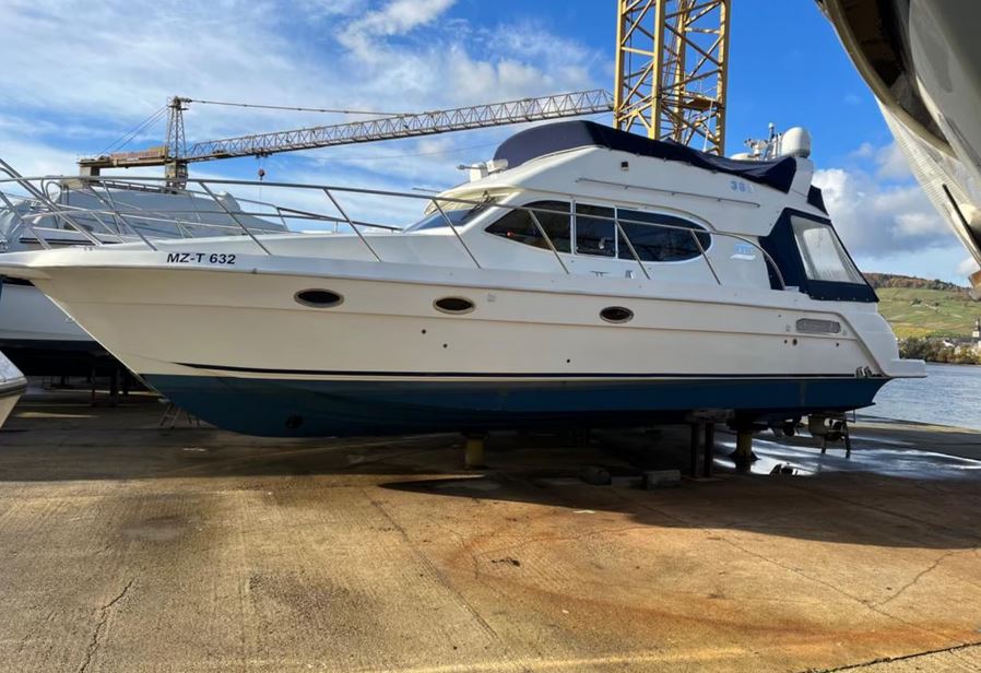 Galeon 380 Fly bei Mosel Yachting - Außenansicht