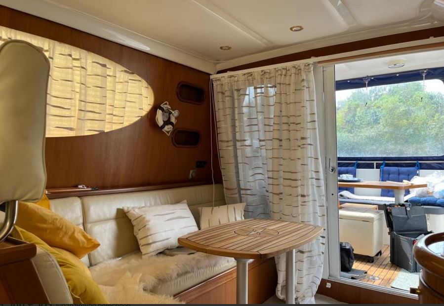 Galeon 380 Fly bei Mosel Yachting - Ansicht Lounge innen und außen