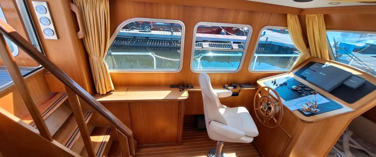 Linssen Grand Sturdy 380 AC bei Mosel-Yachting - Innenansicht Backbordseite