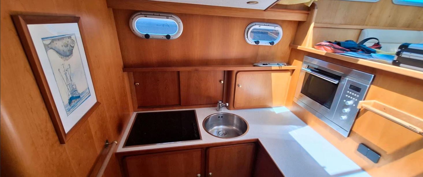 Linssen Grand Sturdy 380 AC bei Mosel-Yachting - Innenansicht Pantry