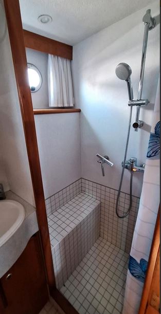 Linssen Grand Sturdy 380 AC bei Mosel-Yachting - Innenansicht Dusche