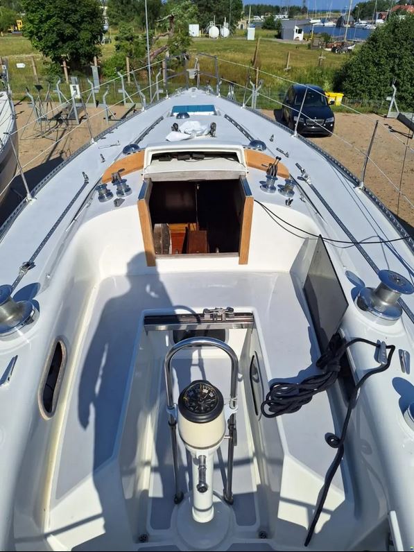 Sweden Yacht bei Mosel Yachting - Ansicht Richtung Bug