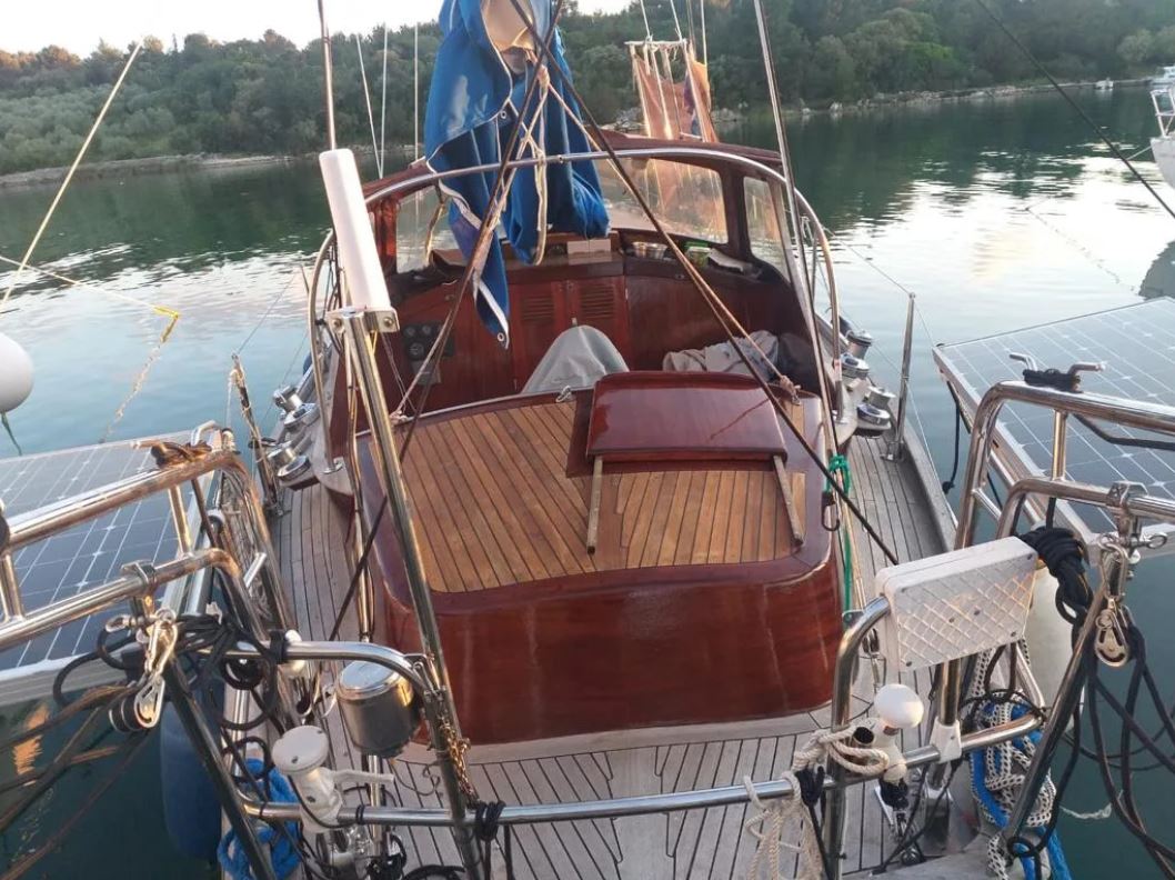 Segelyacht Vindoe 50SL mit Hardtop von 1974 bei Mosel Yachting - Ansicht von Vorne