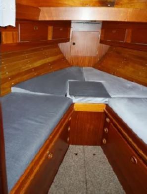 Segelyacht Vindoe 50SL mit Hardtop von 1974 bei Mosel Yachting - Innenansicht Schlafplatz
