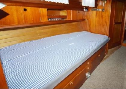 Segelyacht Vindoe 50SL mit Hardtop von 1974 bei Mosel Yachting - Innenansicht Schlafplatz