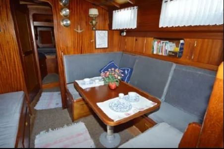 Segelyacht Vindoe 50SL mit Hardtop von 1974 bei Mosel Yachting - Innenansicht Salon
