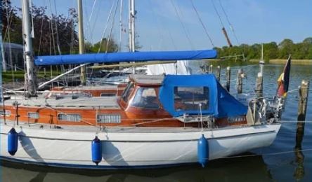 Segelyacht Vindoe 50SL mit Hardtop von 1974 bei Mosel Yachting - Blick von der Seite auf die Backbordseite