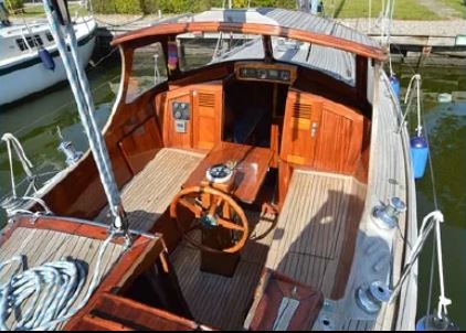 Segelyacht Vindoe 50SL mit Hardtop von 1974 bei Mosel Yachting - Blick von oben auf die Yacht