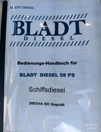 Motoryacht Chris Craft aufgepallt für den weiteren Ausbau - Bedienungsanleitung für die beiden neuen Motoren