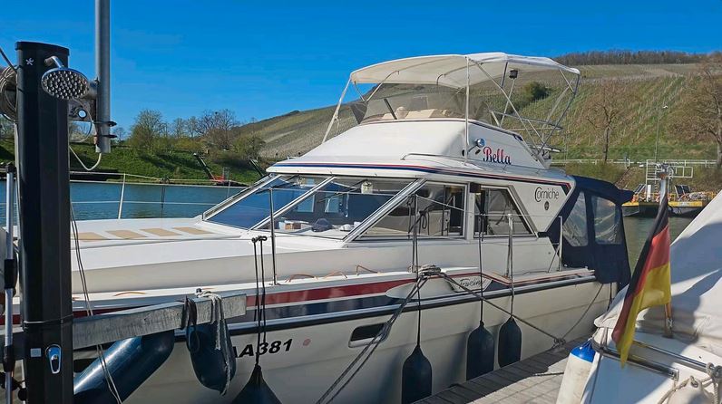 Fairline Corniche 31-Fly - Ansicht von Backbord vorne