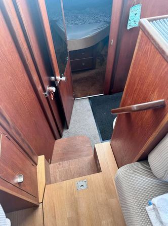 Fairline Corniche 31-Fly - Innenansicht, Zugang zum Schlafzimmer