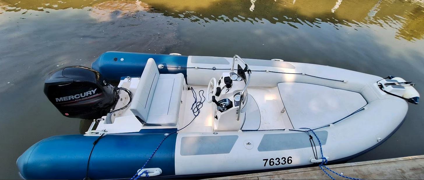 Mosel-Yachting bietet an: Festrumpf-Schlauchboot mit 80 PS-Außenborder mit neuwertigem Trailer