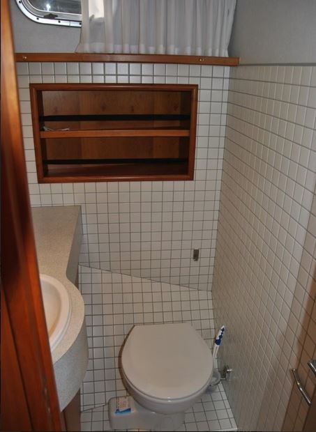 Motoryacht von Linssen, Grand Sturdy 410 AC - Blick in die Toilette 2