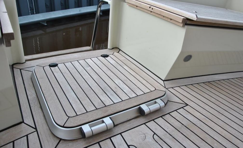 Motoryacht von Linssen, Grand Sturdy 410 AC - Blick auf die Luke der Achterkabine
