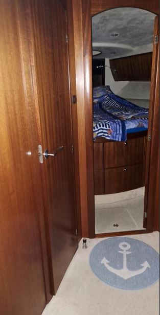 Galeon 390 Fly bei Mosel Yachting - Blick im Boot in Kabine 1