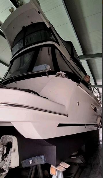 Galeon 390 Fly bei Mosel Yachting - Blick von Achtern auf das Boot