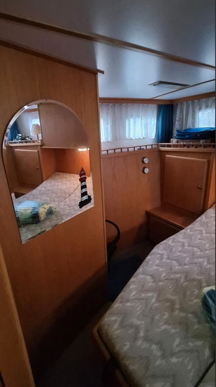 Gruno Motoryacht bei Mosel Yachting - Blick in die Heckkabine