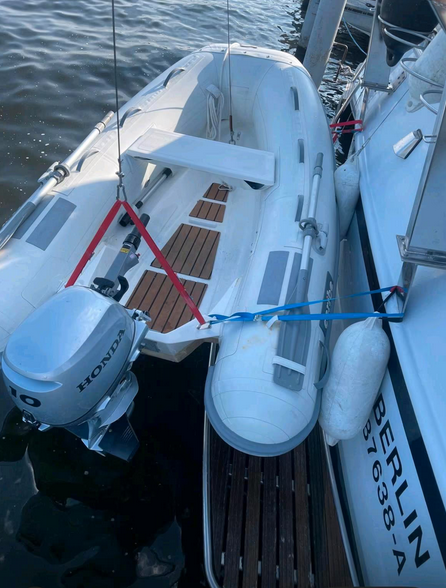 Drettmann Motoryacht bei Mosel Yachting - Blick auf das neue Beiboot