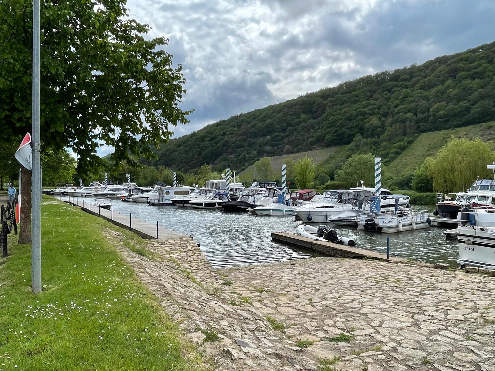 Blick in den Hafen von Neumagen-Dhron: Marina Mittelmosel