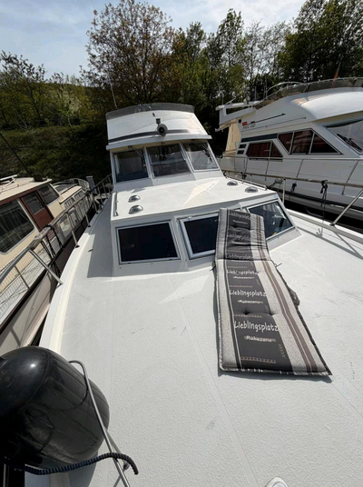 Motoryacht Condor Comtess 44 Fly - Blick von vorne auf dem Boot