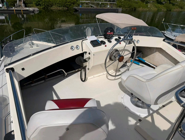 Motoryacht Condor Comtess 44 Fly - Blick oben auf der Fly auf den Steuerstand