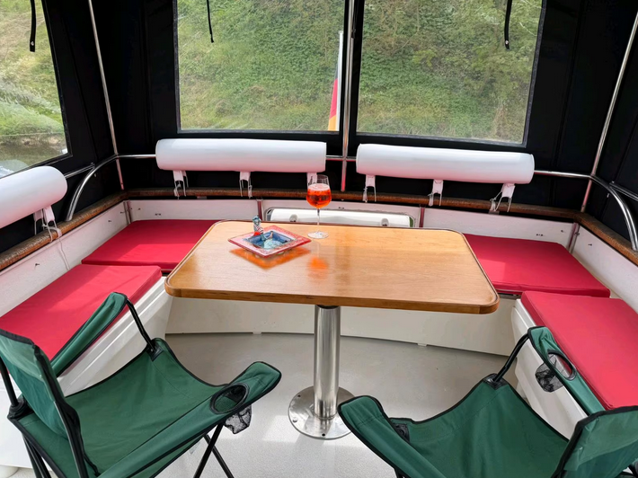 Motoryacht Condor Comtess 44 Fly - Blick auf den Außenbereich unter der Persenning