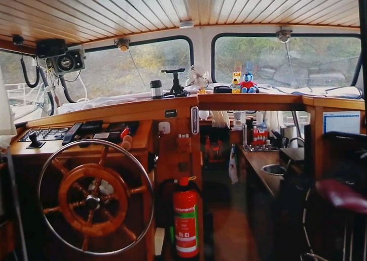 Motoryacht Rio Kruiser - Blick auf den Steuerstand innen