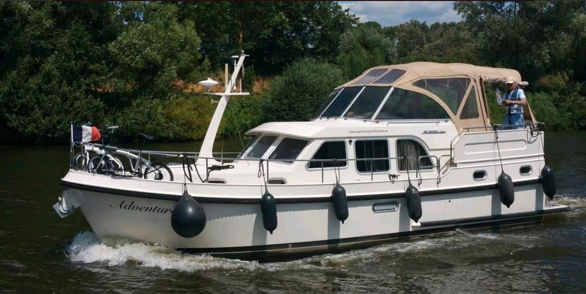 Sehr gepflegte Linssen Grand Sturdy 35 AC - hier von der Backbordseite zu sehen
