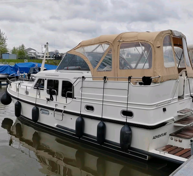 Sehr gepflegte Linssen Grand Sturdy 35 AC - hier von der Backbordseite achtern zu sehen