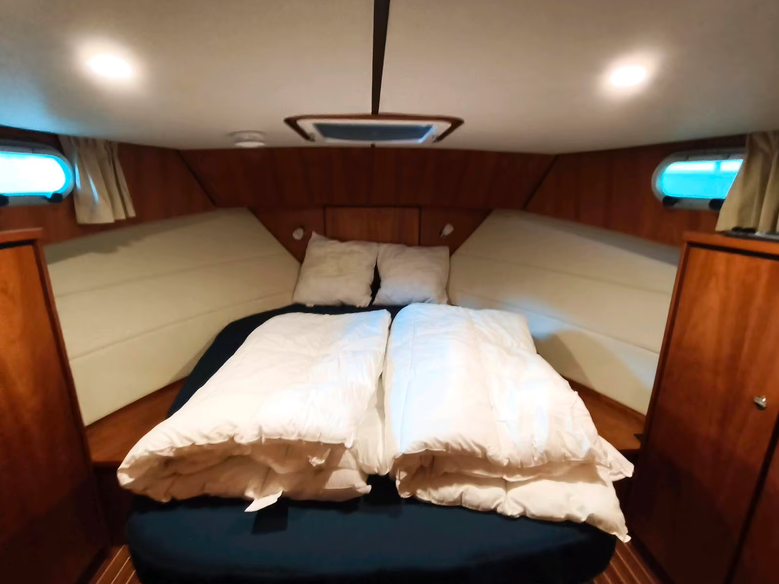 Sehr gepflegte Linssen Grand Sturdy 35 AC - hier ein Blick in die Bugkabine
