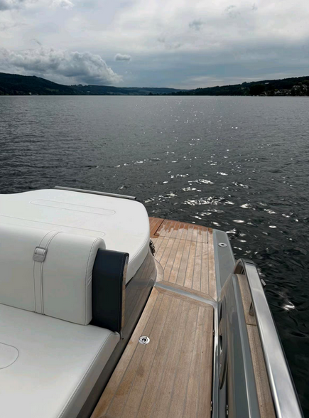 Invictus GT 280 mit Bodenseezulassung -hier ein Blick auf die Badeplattform hinten
