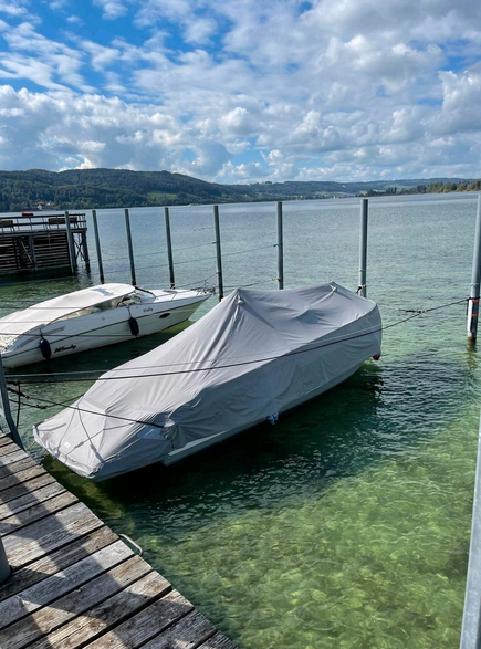 Invictus GT 280 mit Bodenseezulassung -hier ein Blick von Steuerbord achtern mit Schutzpersenning