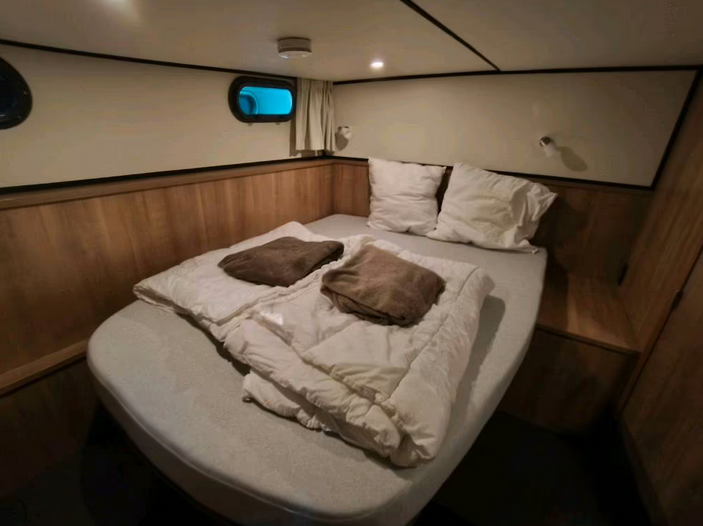 Linssen Grand Sturdy 35 SL AC - hier ein Blick ind die Schlafkabine achtern.