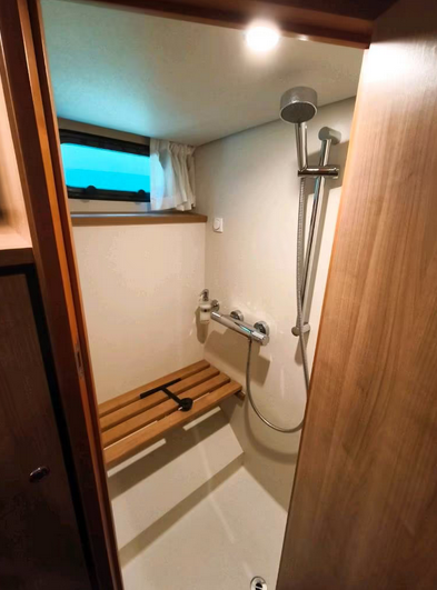 Linssen Grand Sturdy 35 SL AC - hier ein Blick in die Dusche